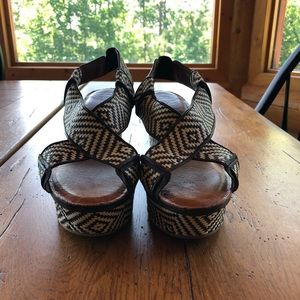 Lucky Brand Wedge Sandals Size 8